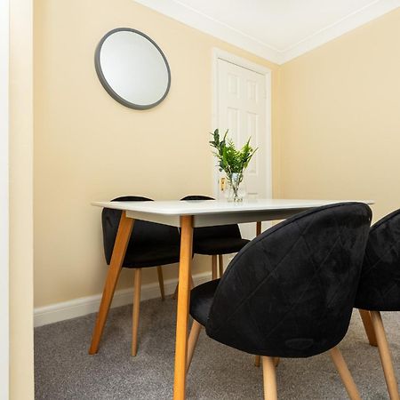 Charming 1Br Flat, Canning Town, Excel, City Hall Londen Buitenkant foto