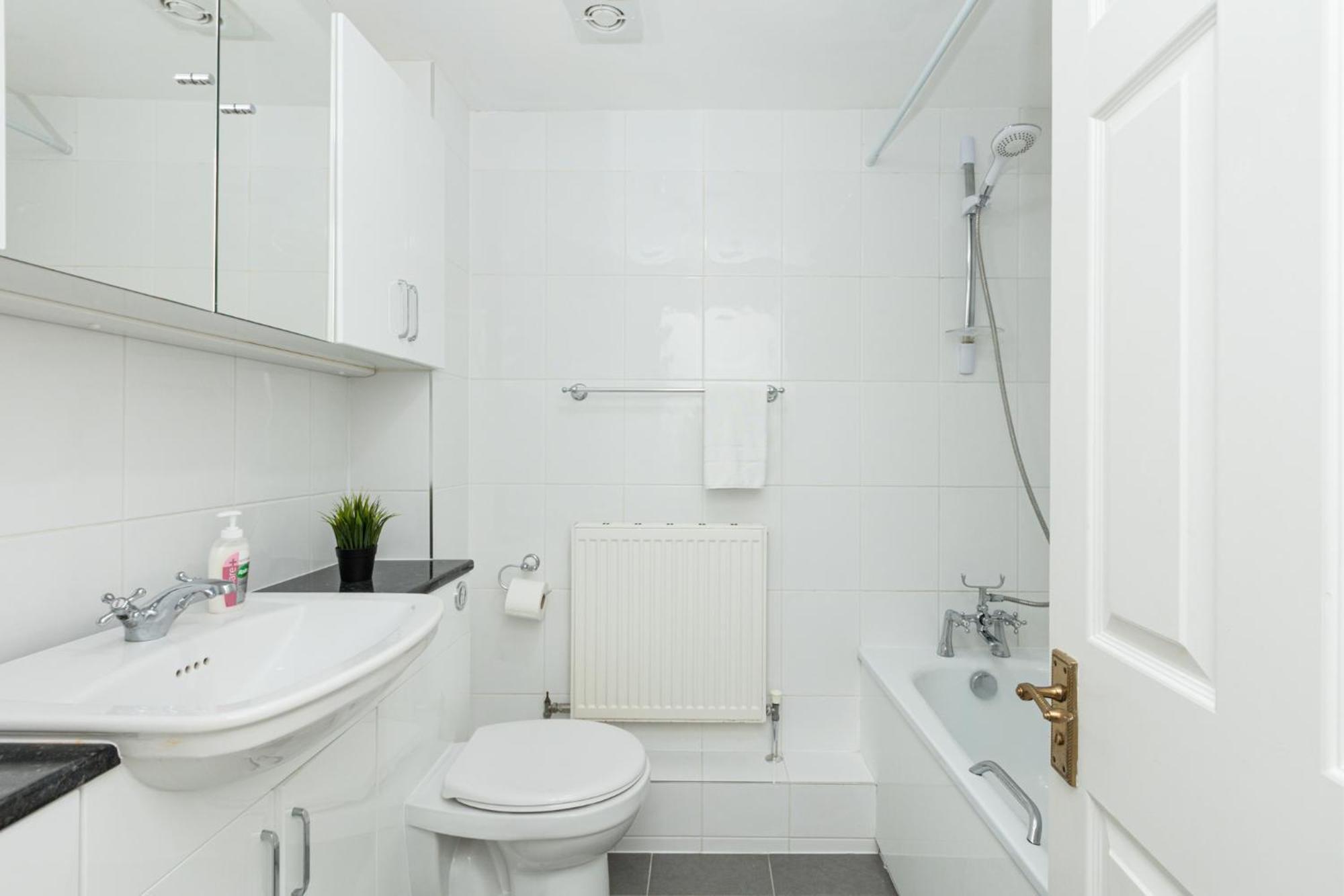 Charming 1Br Flat, Canning Town, Excel, City Hall Londen Buitenkant foto
